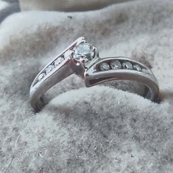 10k White Gold and Real Diamond Ring Size 7